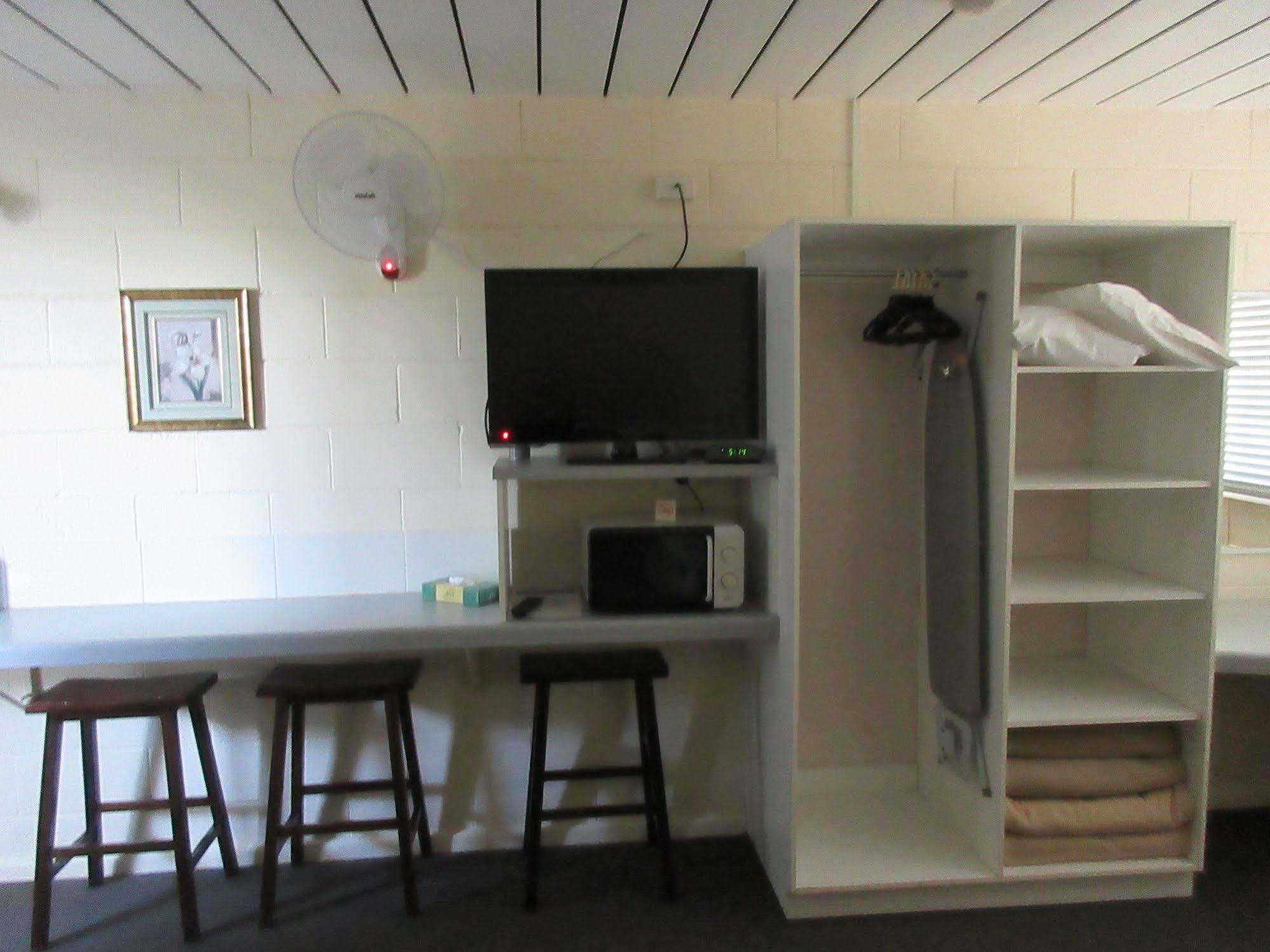 Waterview Motel 3*